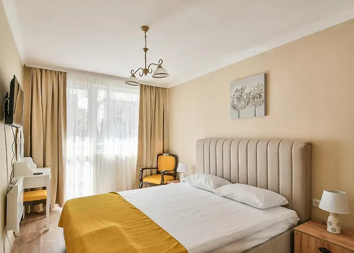 Location Flats In דירה *