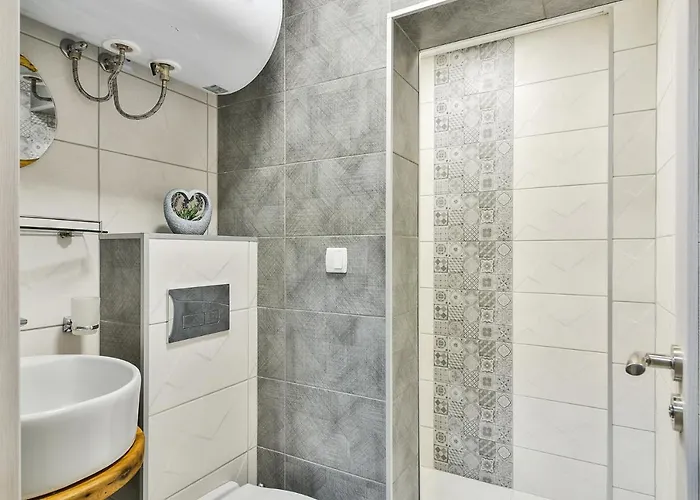 Location Flats In * וארנה